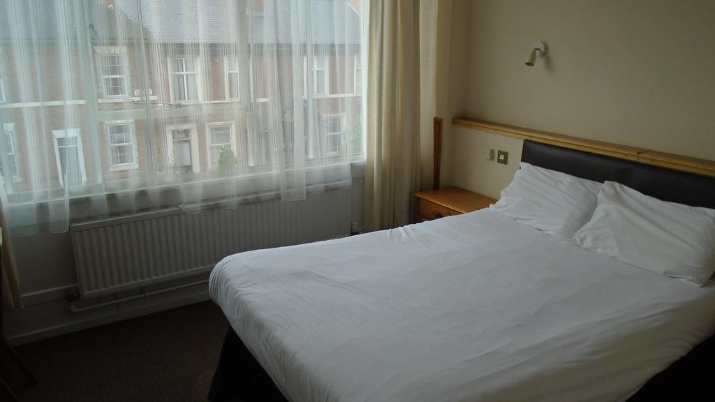 St Peter'S Quarter Hotel Дарби Стая снимка